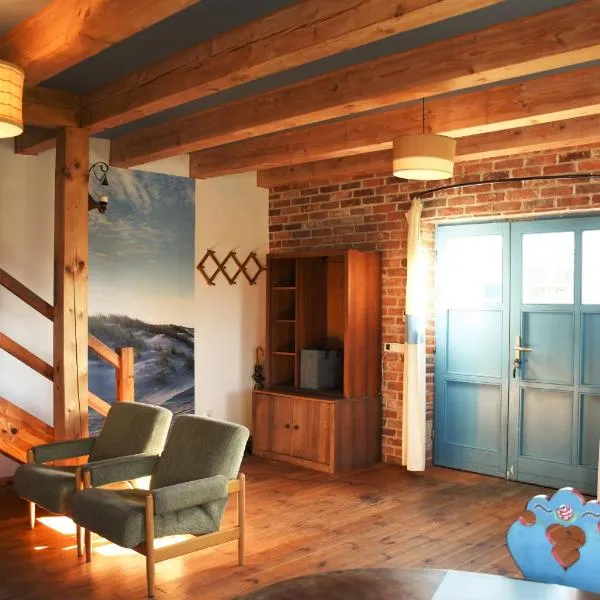 Dom na Szumiacych Drzew, hotel v destinaci Debina