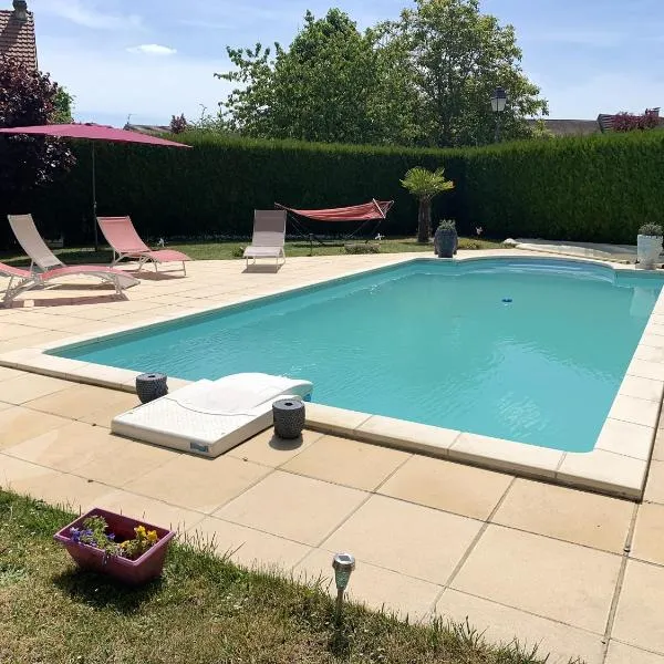 Villa de 4 chambres avec piscine privee terrasse amenagee et wifi a Omerville, hotel in Nucourt