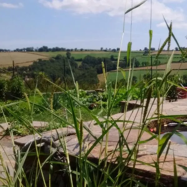 maison piscine privée proche de Rodez, hotel en Taurines