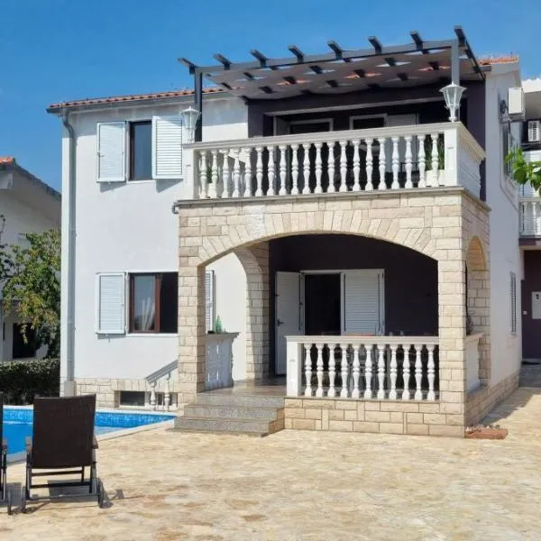 Kuća za odmor Angelina, hotel v Primošten