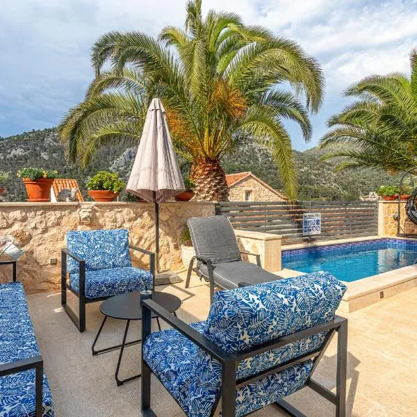 Villa Capitis in the Centre - Private Pool Villa & Balcony Apartment with Spectacular View-No Pool, hotell sihtkohas Hvar