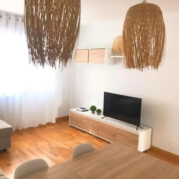 Apartamento con piscina Navarrete, hotel di Navarrete