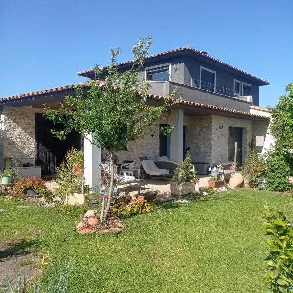 Chez J, appartement à l'étage, T3, hotel v destinácii Lecci