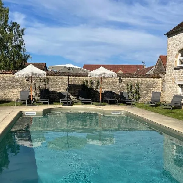 La Closerie de Gigny Maison Templiere avec Piscine,jacuzzi โรงแรมในGigny