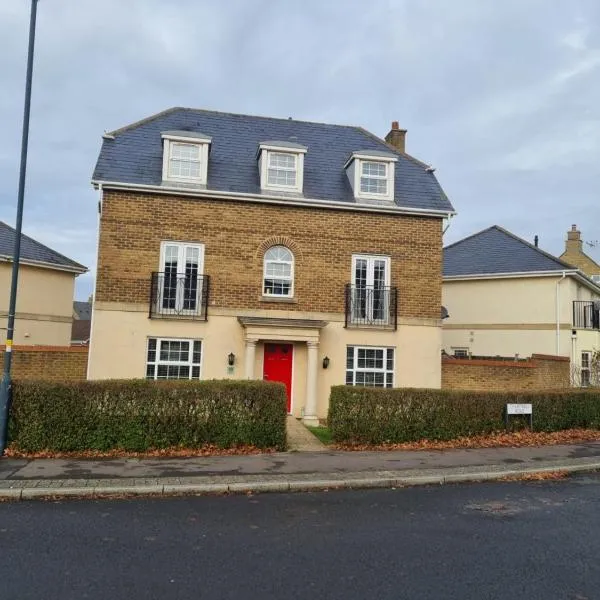 Swindon 6 deluxe doubles 2 with en suite in large house - No Pets, hotel v destinaci Swindon
