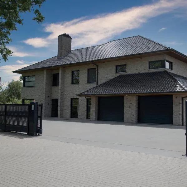 casa tibella، فندق في Ichtegem