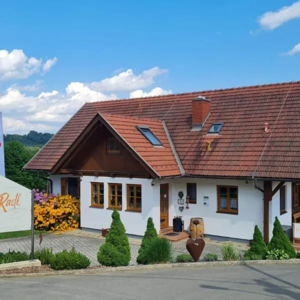 Gästehaus - Camping- Weinhof Radl, hotel u gradu 'Klöch'