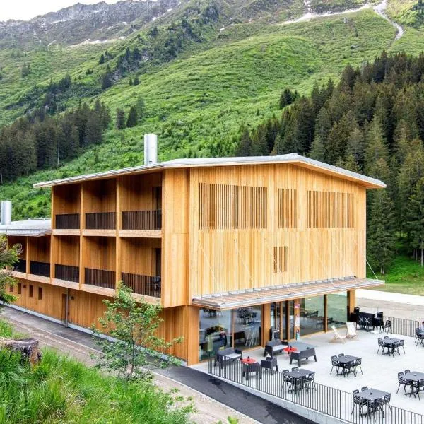 Campra Alpine Lodge & Spa, hotel v destinaci Olivone