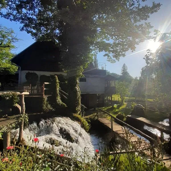 Guesthouse Pod rastockim krovom, hotel v destinaci Slunj