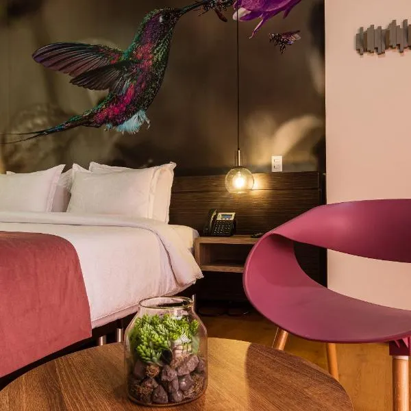 Hotel Vivre, viešbutis mieste Madeljinas