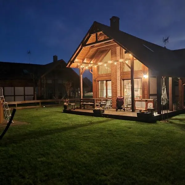 Domek z basenem nad jeziorem Gwiazdy, Ostoja Bukowo, Kaszuby, hotel v destinaci Borowy Młyn