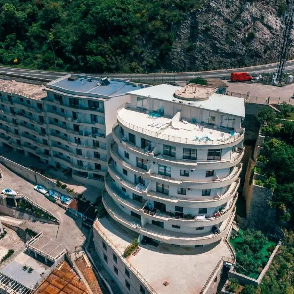Alex Lux sea view apartment 1, hotel in Rafailovici