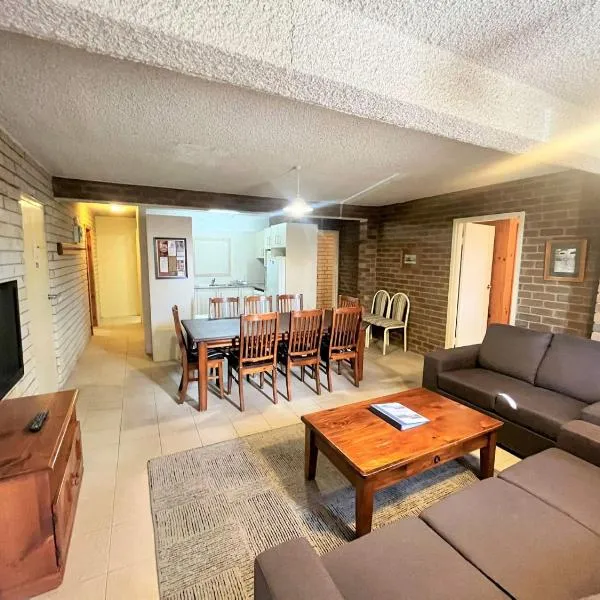 Central Park 4 - 3BR Ground Floor Apartment l Central Location, hotel a Jindabyne
