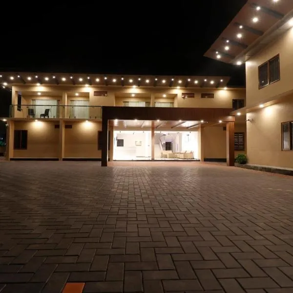 Treebo Grand Vistara Airport Suites، فندق في كوتشي