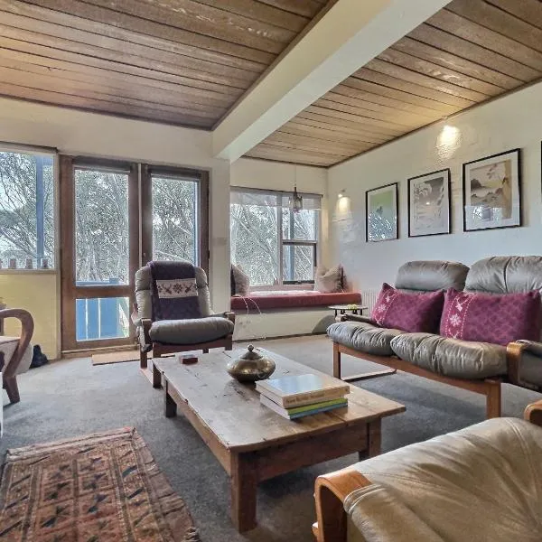 Snow Gums Apartment 4, alpine-getaways, hotel in Dinner Plain