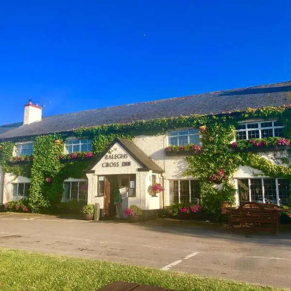 Raleghs Cross Inn, hotel in Clatworthy