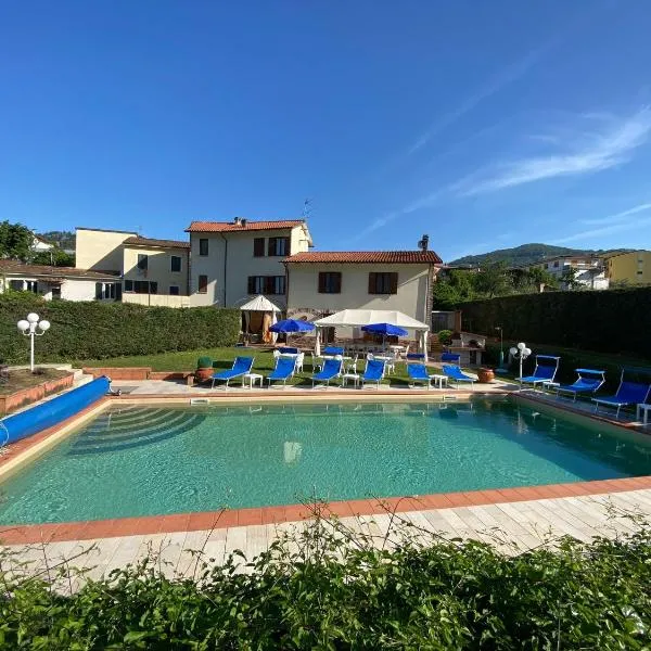 Grande Villa con piscina Privata tra Versilia e Cinque Terre, hotel en Luni