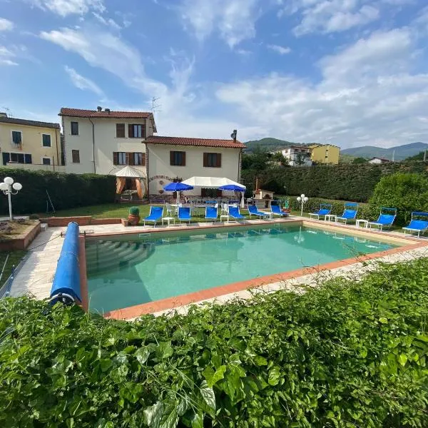 Grande Villa con piscina Privata tra Versilia e Cinque Terre, hotel em Luni