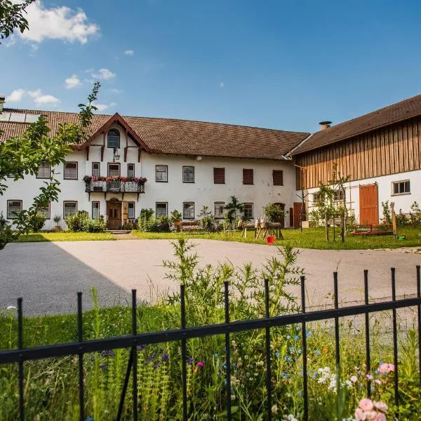 Biohof Pürten, hotel v destinaci Waldkraiburg