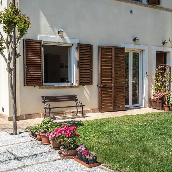 N11 - Numana, nuovo bilocale con giardino, Hotel in Sirolo