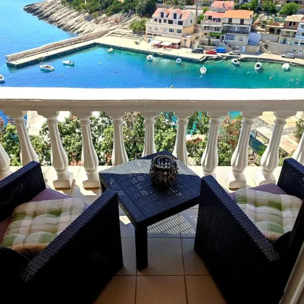 Apartments Laus, hotel in Zavalatica