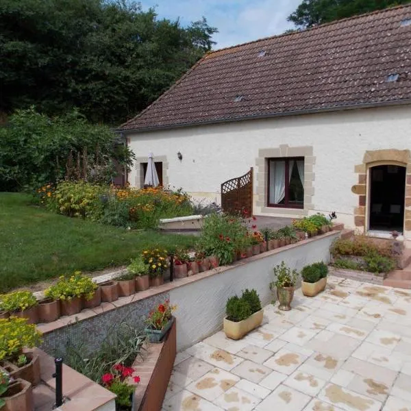 Gîte de charme rural avec terrasse, jardin privé, chevaux à proximité et équipements modernes - FR-1-489-213, hotel v destinaci Neuvy