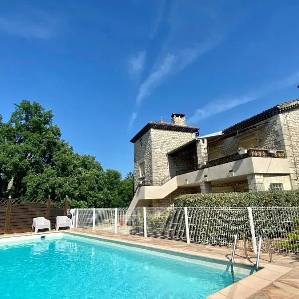 Gîtes Le Mas du Vieux Chêne, hotell i Salavas