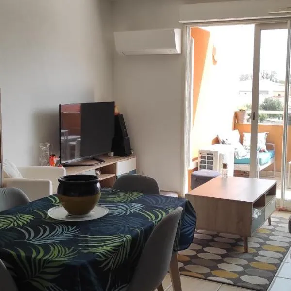 Appartement avec grande terrasse à 15 mn de la mer – hotel w mieście Saint-Estève