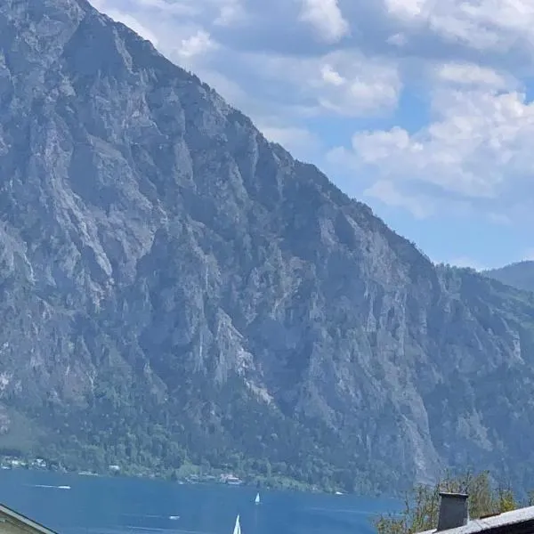 Traum Panorama Apartment mit Berg & Seeblick, hotel v destinaci Altmünster