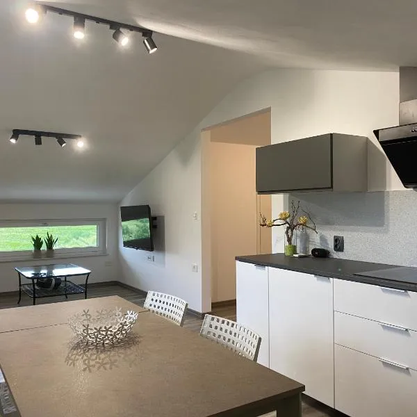 Apartma Fojana, hotel v destinaci Dobrovo