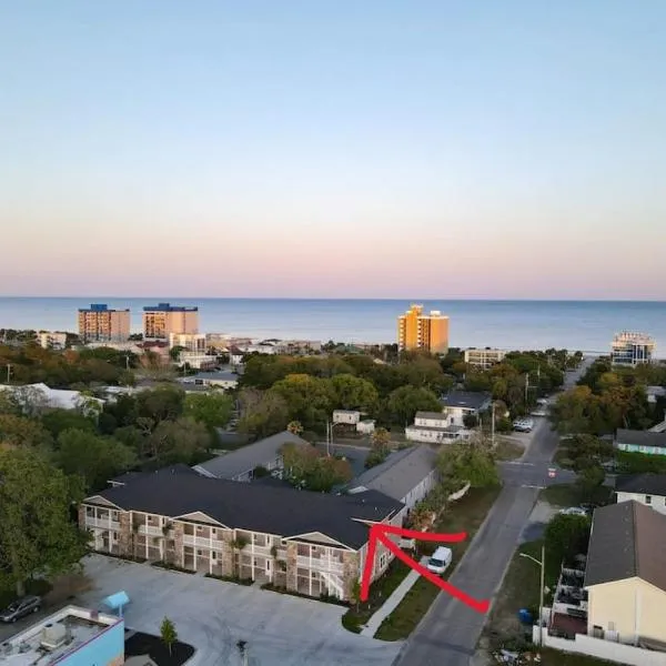 Lovely 4BR Haven King Beds Steps 2 Beach Parking Apartment I, hotel v destinaci Myrtle Beach