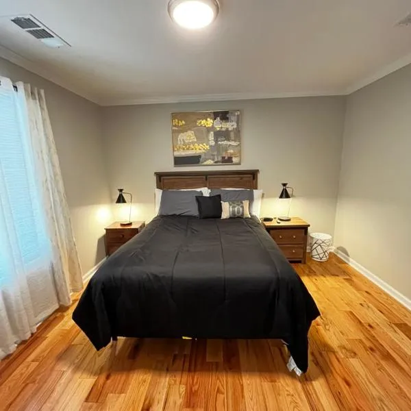 Atlanta Unit 2 Room 2 - Peaceful Weekend Getaway Private Bedroom & Bathroom, hotel v destinaci Atlanta