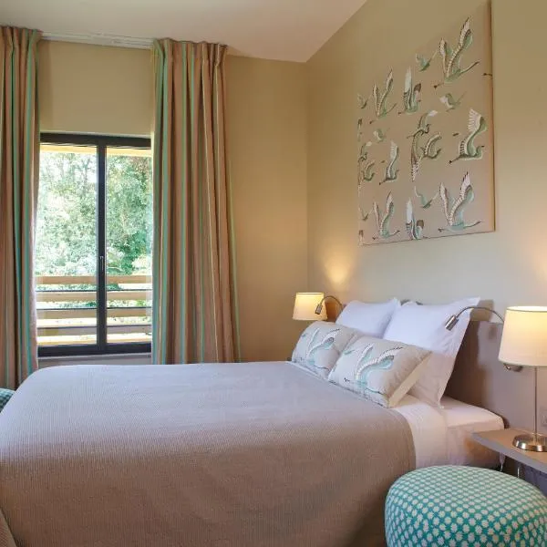 Hôtel Les Herbes Folles, hotelli kohteessa Mauregard