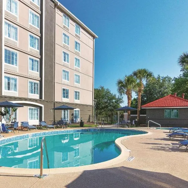 La Quinta by Wyndham Orlando UCF、オーランドのホテル