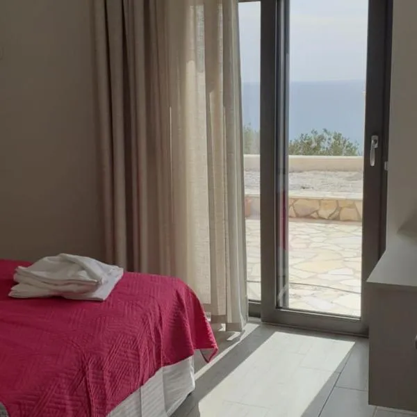Liocharis Akro 1, hotel v destinaci Lourdhata