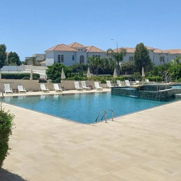 E-Hotel Larnaca Resort & Spa, מלון בלרנקה