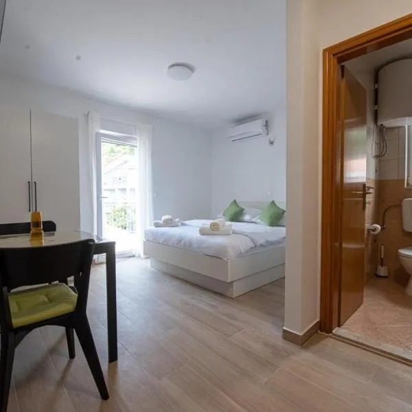 Charming apartments Duce, hotel in Omiš