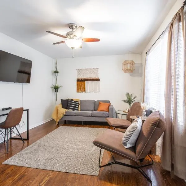 3 Bedrooms House in Waldo Kansas City, hotel in Kansas City
