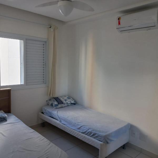 Apartamento 500m Praia da Enseada Guarujá varanda e vaga de garagem - Foto 2