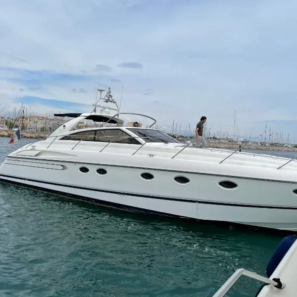 Yacht 17M Cannes Croisette Port Canto,3 Ch,clim,tv, hotel v Cannes