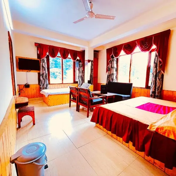 Hotel Snow Mountain Mall Road: Manāli şehrinde bir otel