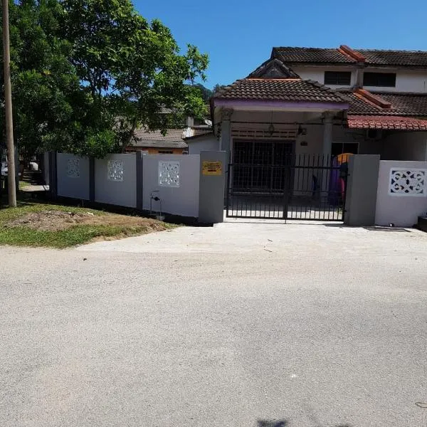D'Salbiah Homestay, hotel in Kampong Kemaman