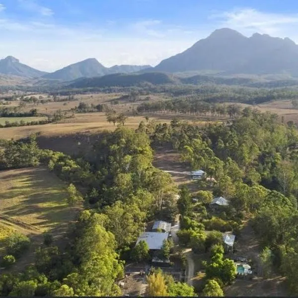 Barney Creek Vineyard Cottages，Rathdowney的飯店