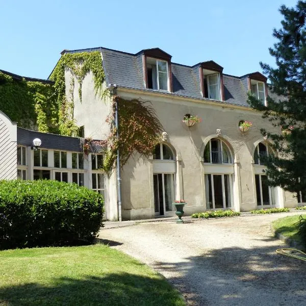 Château de Bazeilles, hotel in Glaire-et-Villette