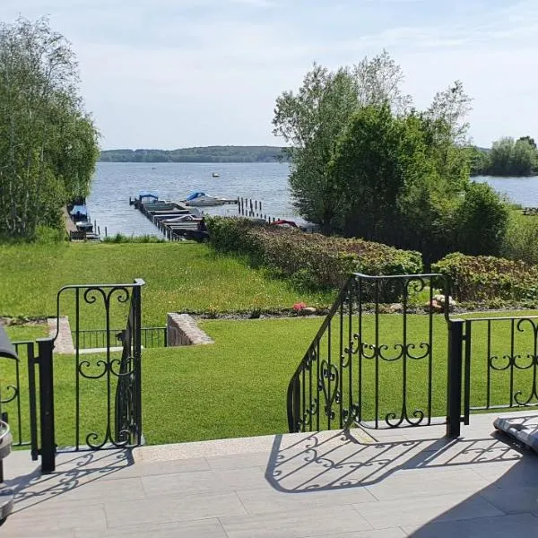 Seeblick (optional mit Boot), hotelli kohteessa Plau am See
