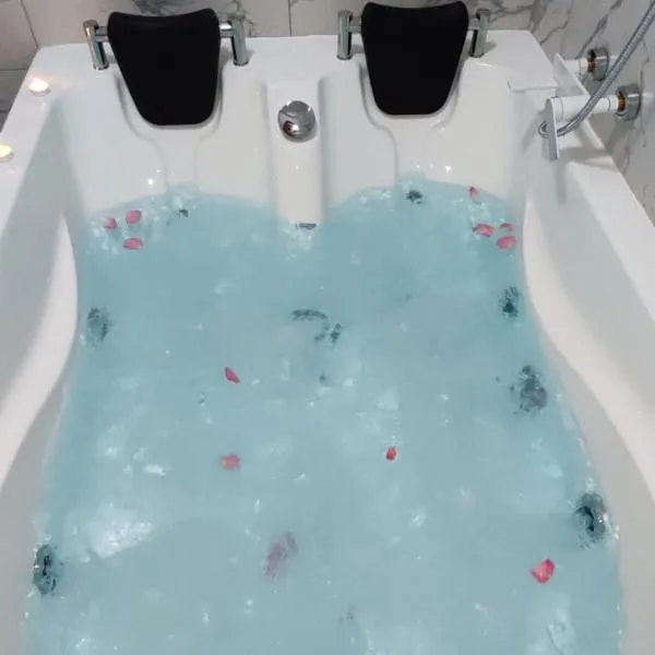 JACUZZI BELLE VIEW SINAIA-free parking, khách sạn ở Sinaia