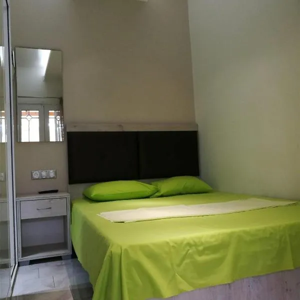 small booking room, hotel v destinaci Sarti