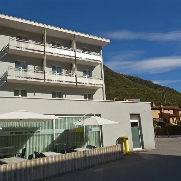 Albergo Elvezia、リヴェラのホテル