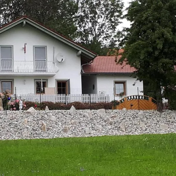 Ferienwohnung Mies, hotel v destinaci Waldkirchen