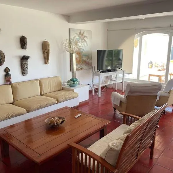 Beachfront, 4BR, entire house in Paracas、パラカスのホテル